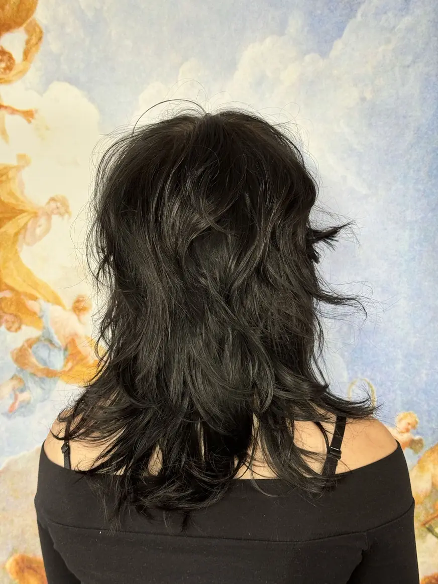 Ciemny mullet z długim tyłem — strzyżenie w QUCCUT Barber Krosno