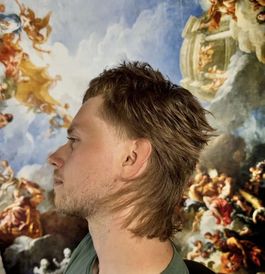 Jasny mullet z teksturą — strzyżenie w QUCCUT Barber Krosno