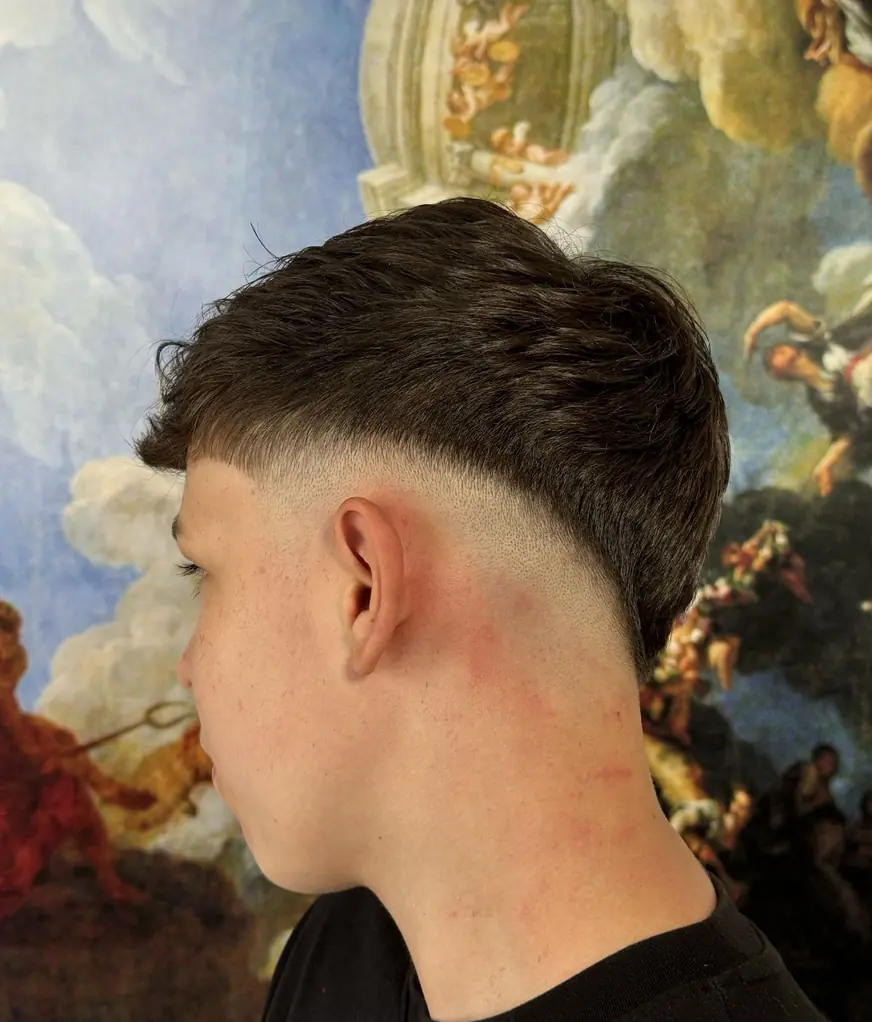 Wysoki skin fade — strzyżenie w QUCCUT Barber Krosno