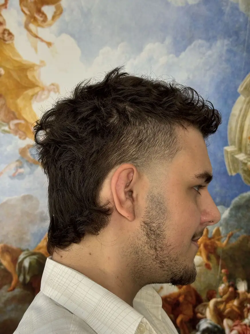 Kręcony mullet z brodą — strzyżenie w QUCCUT Barber Krosno