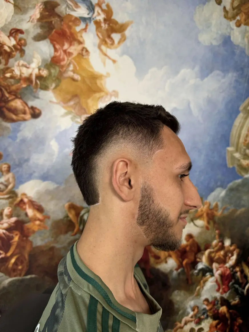 Krótkie włosy z fadem i brodą — strzyżenie w QUCCUT Barber Krosno